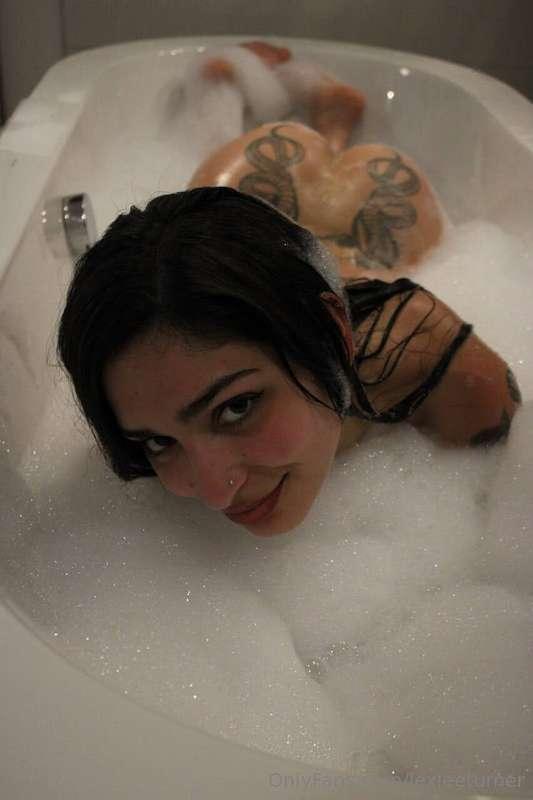 Wanna take a naughty shower with me 🥵?