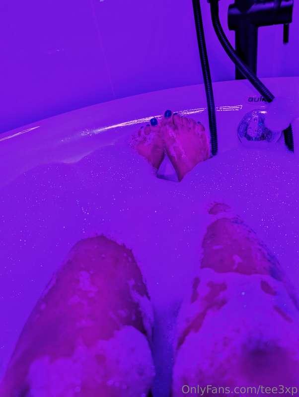 Need relaxation? Come join @tee3xp on her journey of relaxin..