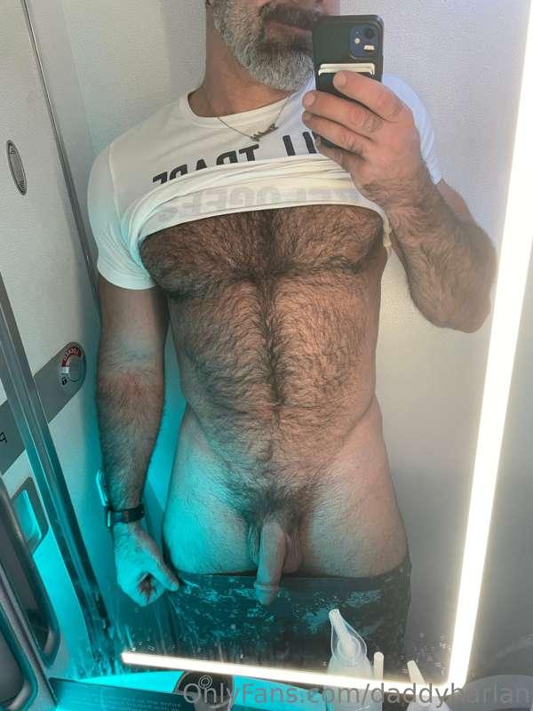 A perfunctory lavatory photo as Dad returns home to Chicago.