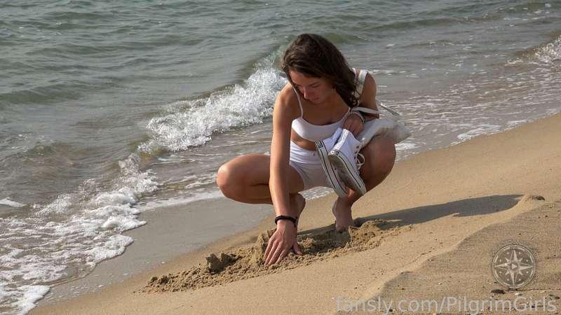 pilgrimgirls image #2