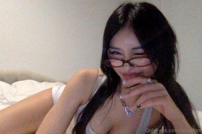 SENDING OUT MY UNCENSORED FULLY NUDE AND TOPLESS TITTIES TO ..