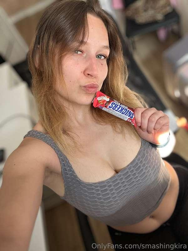 I like candy, and you think I'm a candy addict?🤤
