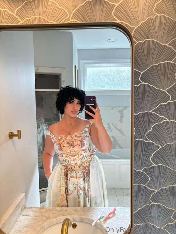 A moment for this dress 😍 Dressing up is so important to me...