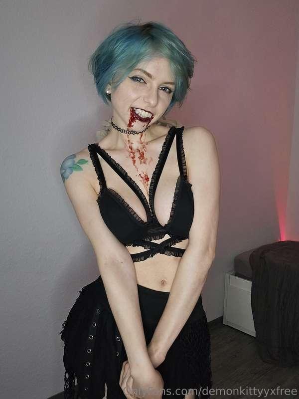Messy Vampire Set ;PTopless, fangs, seductive