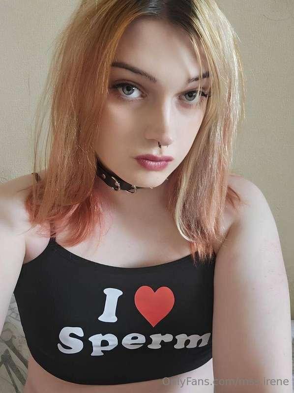 A hot transsexual whore @merlinkitty is ready to fulfill all..