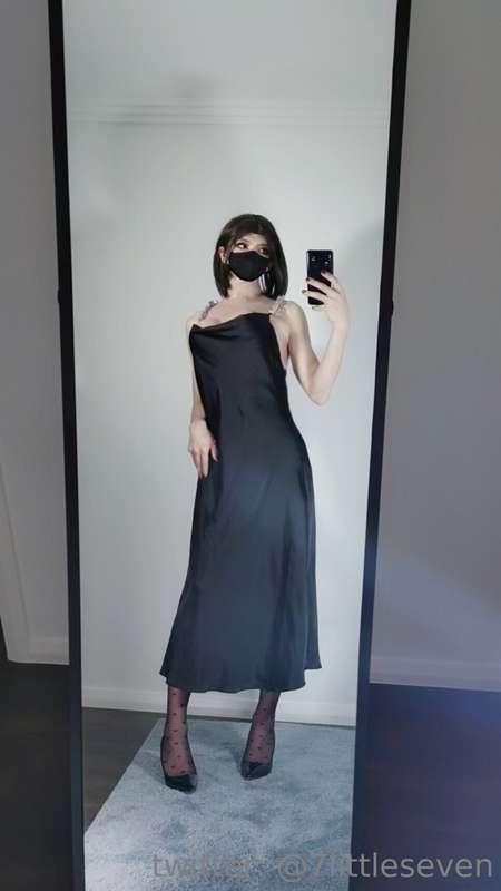 Black satin dress
Take me to dinner?