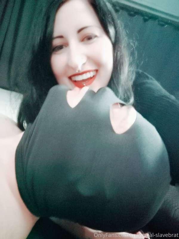 Oggi Mistress Opal ha tolto la cintura di castità allo slave..