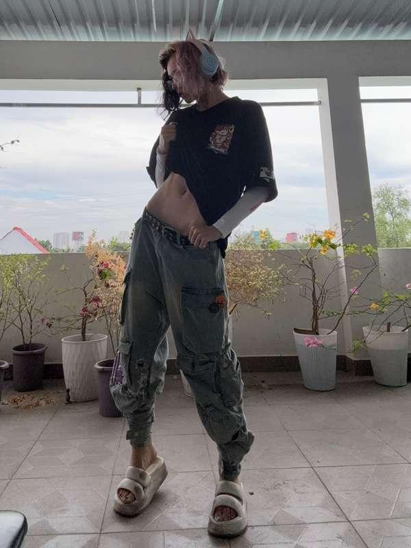 tomboy-style outfit from my recent Vietnam trip 

#fyp #tomboy #androgynous #enby #nonbinary #alt #grunge #anime #skinny #belly