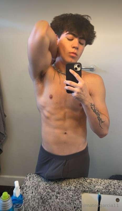 I'm curious... do you guys like waxed armpits or do you pref..