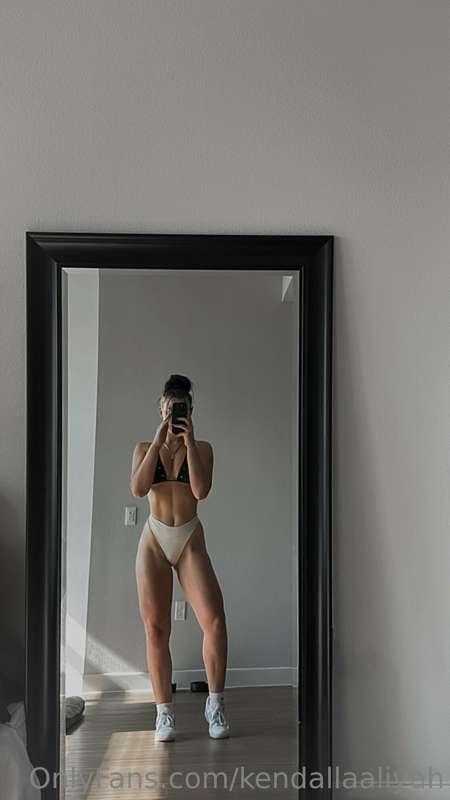Muscle mommy anyone? 😇