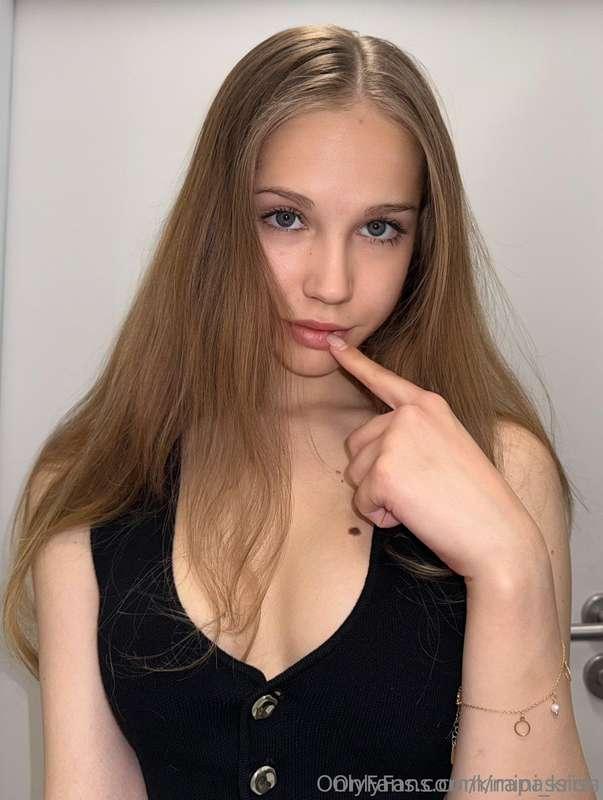 Write to her 👉@mini_kriss she is online now 🔞 This hot @mini..