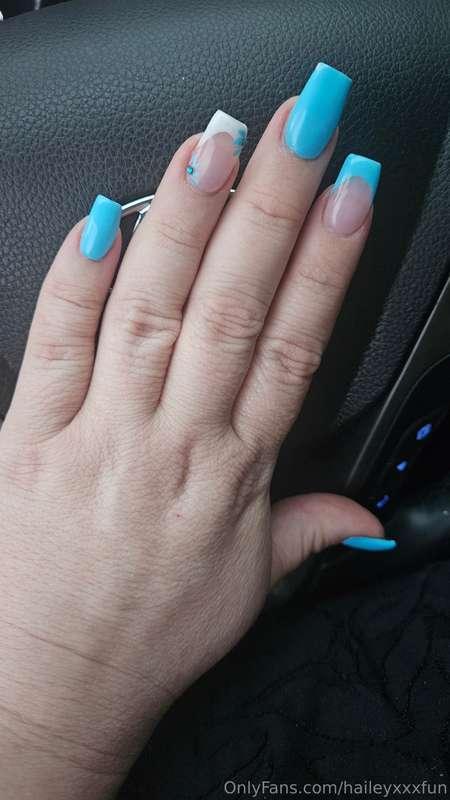 I got my nails done. Would you rather my fingers or feet aro..