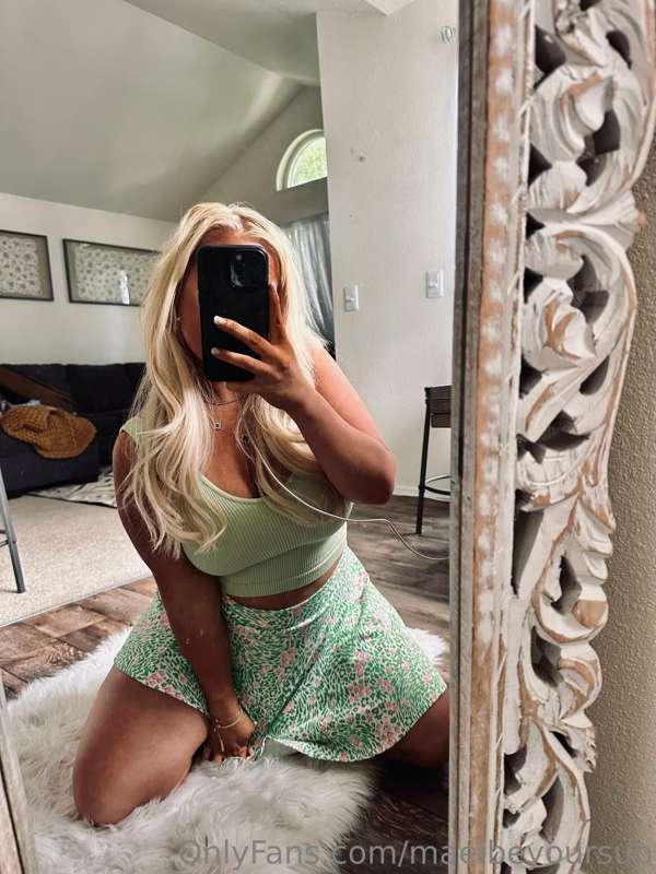 On my knees like a good girl 😇🤤