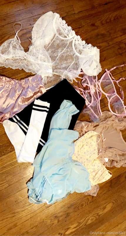 Got so many new cute outfits! 😍 which one do you want to see..