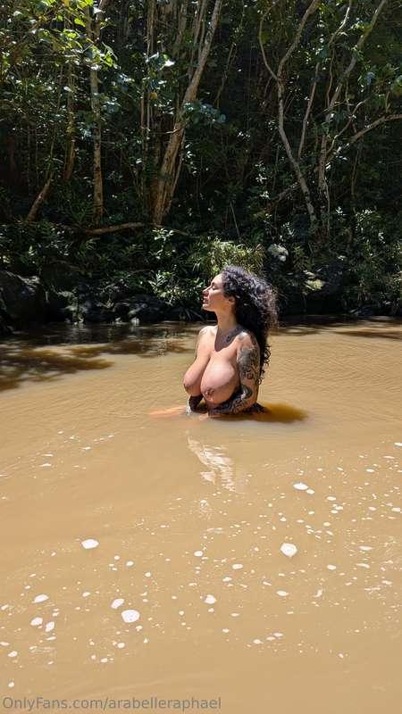 I love nature and she loves me <3