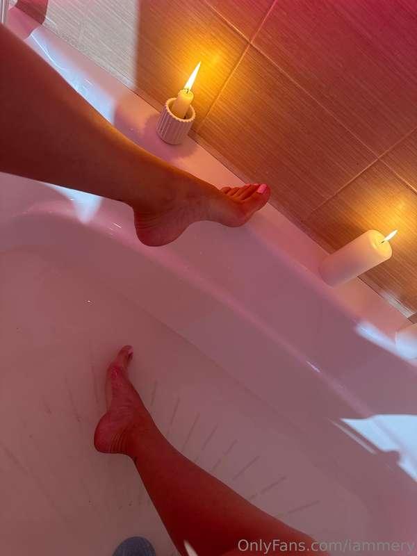 🕯️ Just my cute feet.. I like to take pictures of my feet.. ..