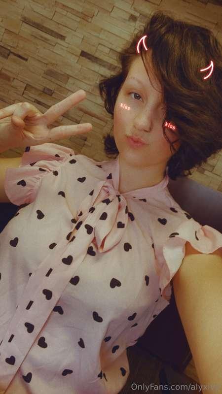 Do you like my new shirt~? 🤭🖤