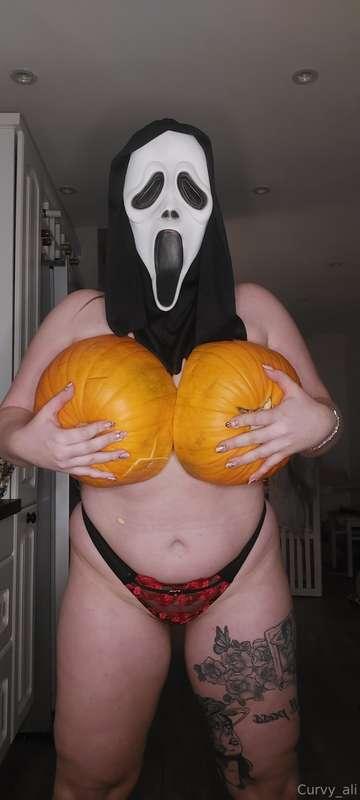 Do you know what's spooky, me forgetting to post my Hallowee..