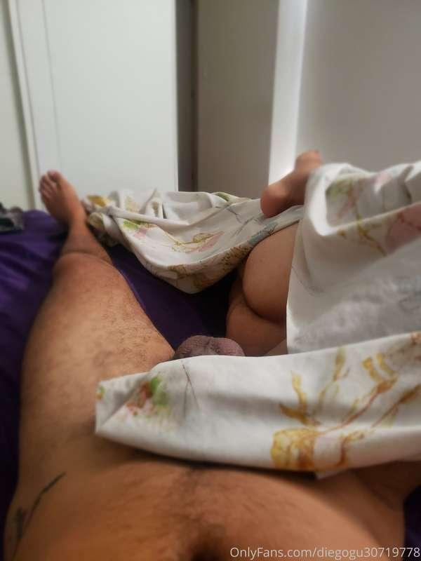 Así dormí anoche con mi primo no se pero me están dando gana..