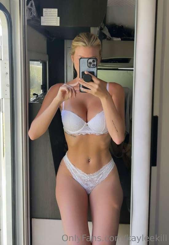 I love this lingerie set 🤍