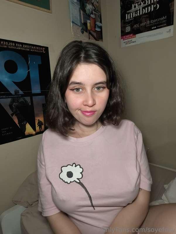 Ella es la clase de chica que le apasionan los abrazos largo..