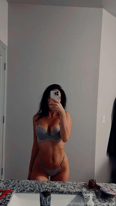 danielleeynicole image #0