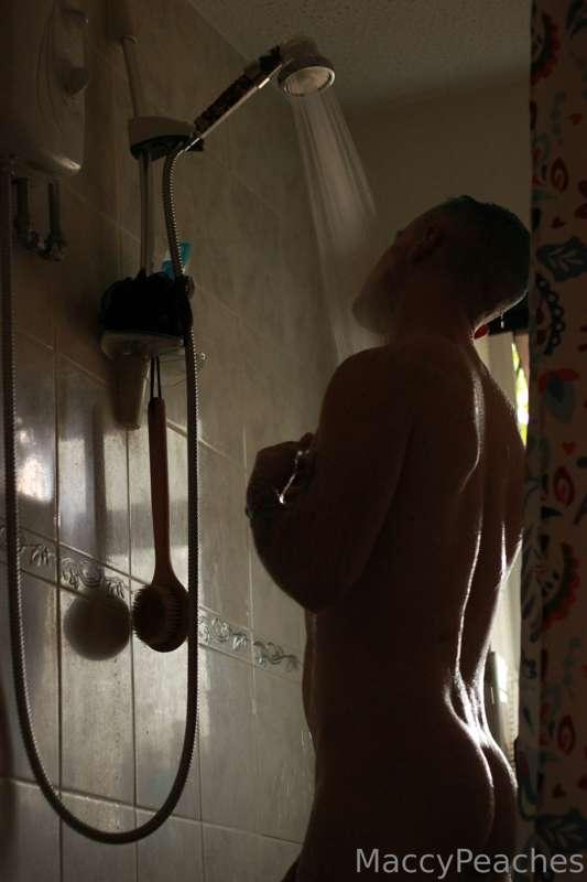 *Moody Shower Photo Dump 2*
Photographer: littlelemonk on so..