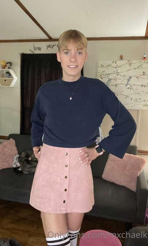 i’ve never taken pics in this skirt 😋