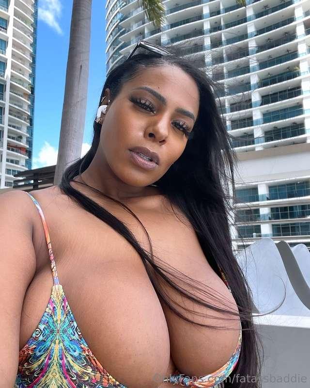 I am available for customs . Send me a dm😇