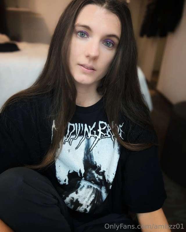 It's my birthday today! 🤘🙂Hope everybody is well! 🖤