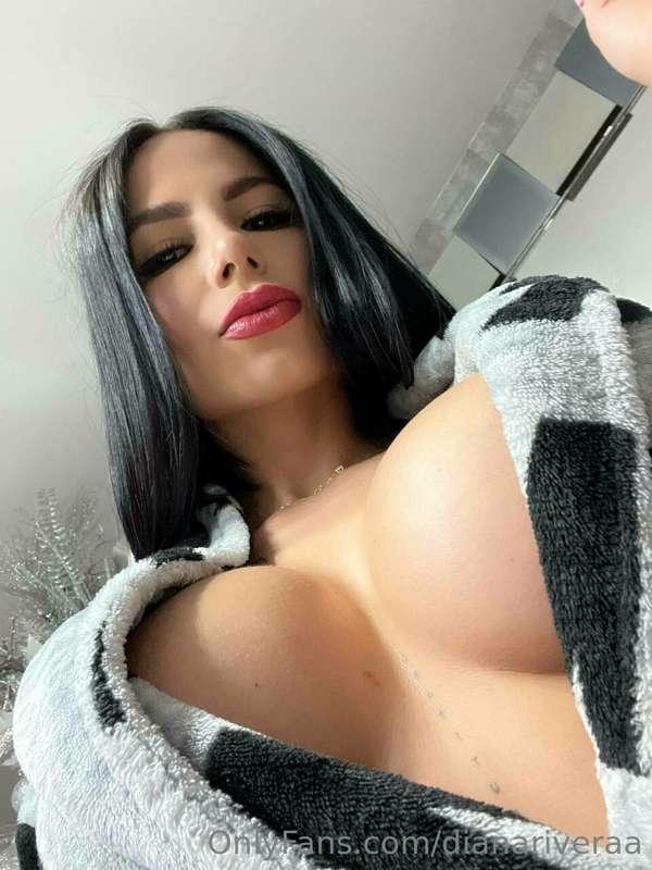 Let's play together! Video call or sexting???? DM me! 🥵🥵