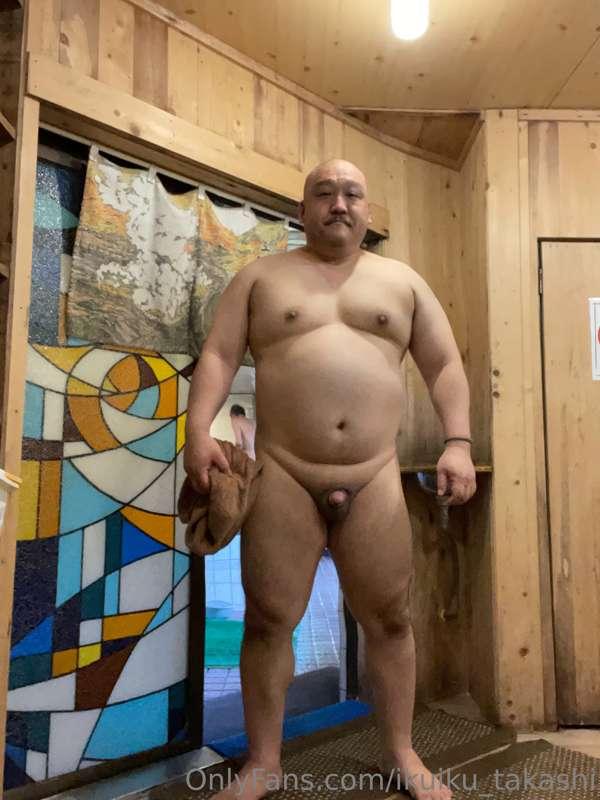 At the only sauna in Japan that is full of old men‼️
駒ケン、にて‼..