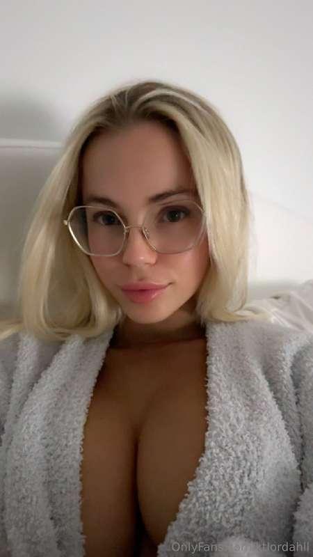 A little treat to help you sleep😘 Meett me in the DM’s and h..