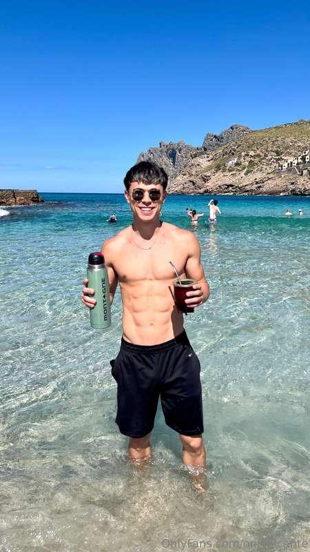 Te gustaría verme desnudo en la playa?