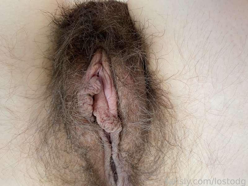Such huge lips will definitely not be difficult to find in my bush👀😳

#fyp #hairy #pussy #fatpussy #bush #hairypussy #hd #closeup
