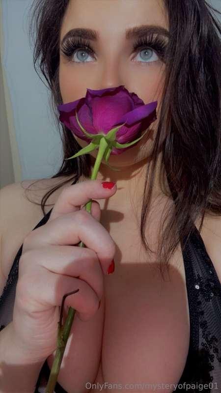 I'm smelling the roses you sent me 🥰🌹