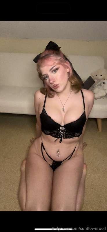 sunfl0werdoll image #1