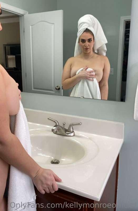 kellymonroeofficial image #4
