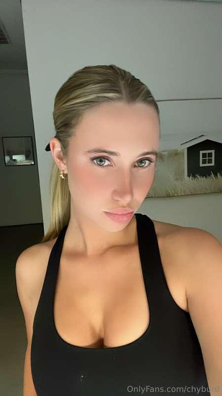 send me a 💗 if you're awake 😘 