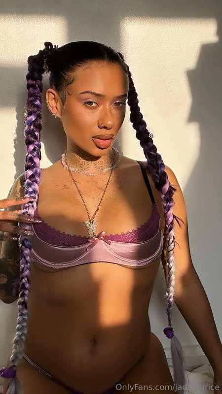 How cute is this bra? See the uncovered set in your messages..