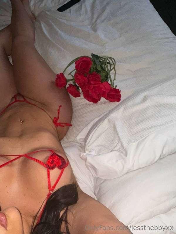 this Valentine's Day, i’m the gift you deserve❤️💋