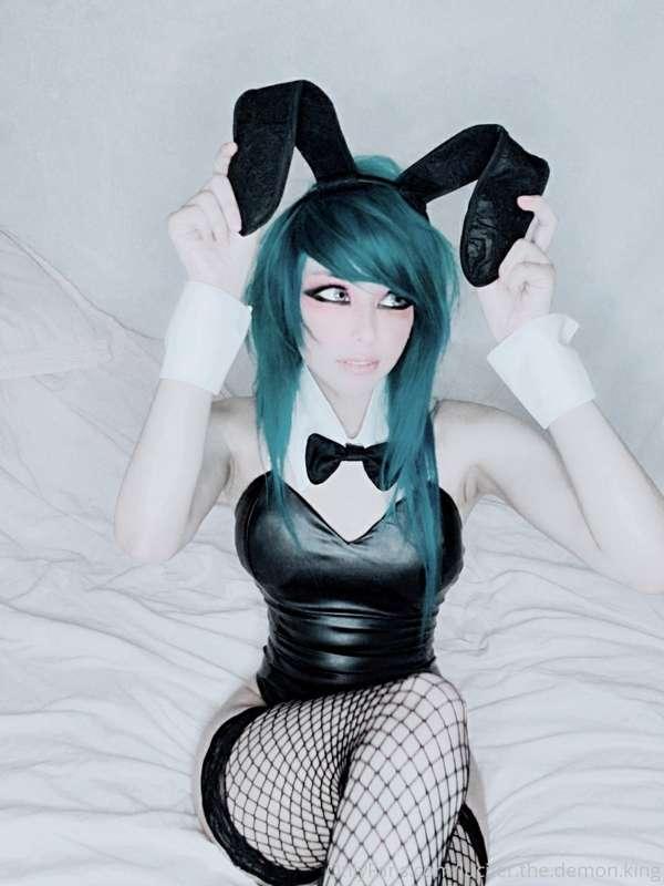 *eats evrywun at thee playboy mansions heads off *