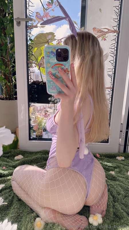 Would you let this little bunny hop on your cock? ☺️🪻