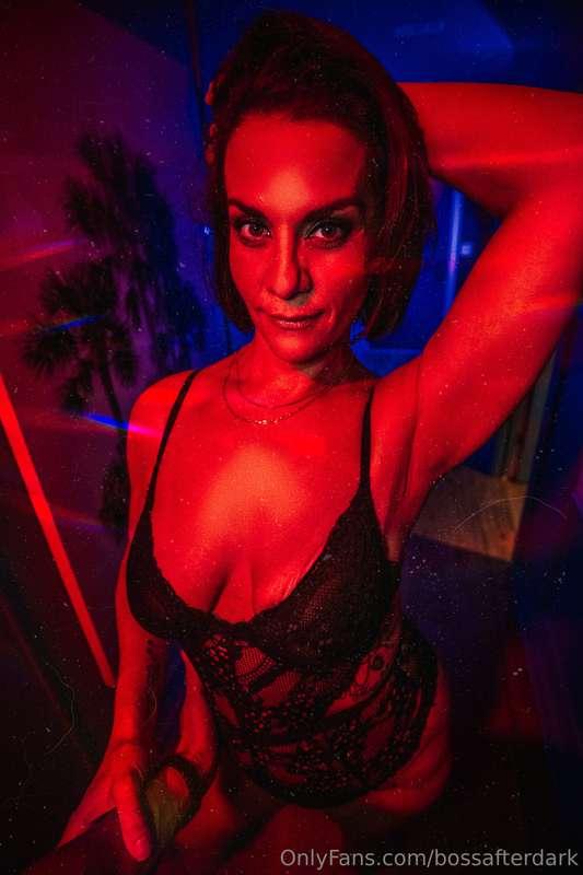 Let you control the vibe  with @thegirlwiththegreeneyes
