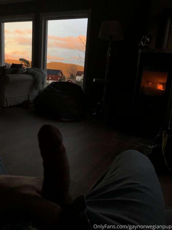 Anyone want to chill in front of the fireplace with me?🍆🔥