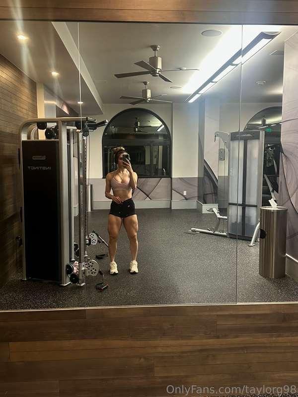 I'm alone here. Wanna join me?💪