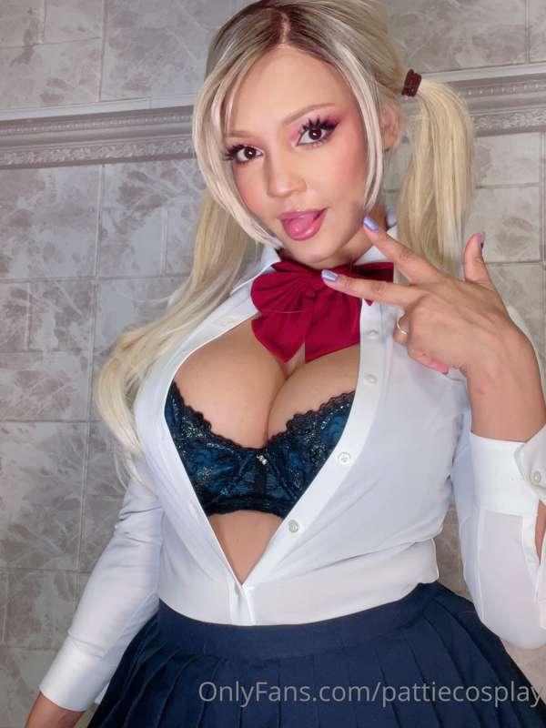 Living my school girl fantasy now bc actual high school suck..
