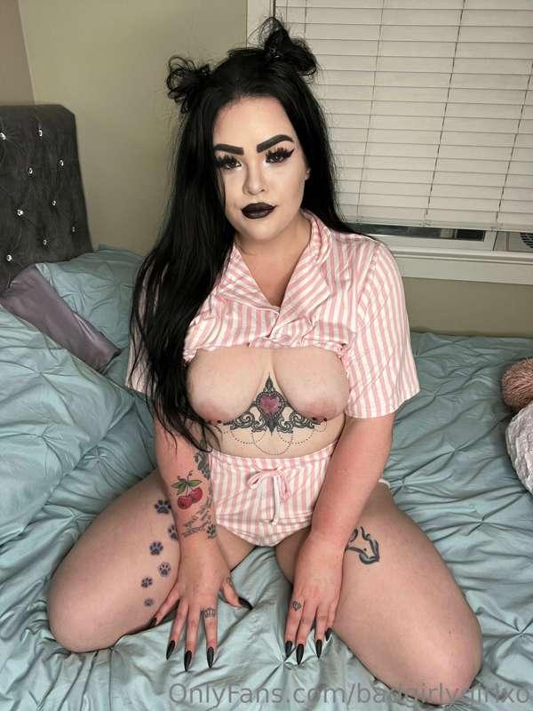 Tittes for your Tuesday 😘