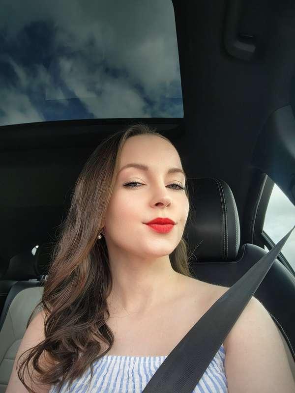 Selfie Sunday-Hey from the car!