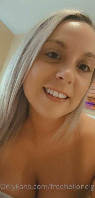 Happy Saturday 🖤🖤 Unlock to see my favorite daisy dukes 😉
